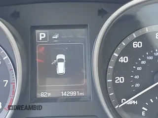 2018 Hyundai Santa Fe 2.4L z VIN 5NMZUDLB3JH055771, wystawiony jako IAAI lot #42126058 z przebiegiem 142 991 mil mil oraz . Historia ofert i sprzedaży dostępna na DreamBid. Obrazek 15.