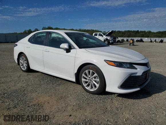 2024 Toyota Camry LE z VIN 4T1C11AK1RU257623, wystawiony jako Copart lot #50471135 z przebiegiem 8 055 mil mil oraz Szkoda całkowita • Salvage title. Historia ofert i sprzedaży dostępna na DreamBid. Obrazek 4.