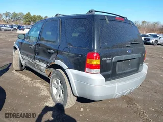 2007 Ford Escape XLT with VIN 1FMYU93167KA03558, listed as a IAAI auction lot 41641444 with 182,382 mi miles. Bid and sale history available at carsss.com. Image 3.