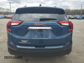 2024 GMC Terrain SLE z VIN 3GKALMEG0RL249976, wystawiony jako Copart lot #51411755 z przebiegiem 13 052 mil mil oraz Szkoda całkowita • Salvage title. Historia ofert i sprzedaży dostępna na DreamBid. Obrazek 6.