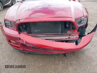 2014 Ford Mustang V6 z VIN 1ZVBP8EM6E5277323, wystawiony jako IAAI lot #42601652 z przebiegiem 64 616 mil mil oraz . Historia ofert i sprzedaży dostępna na DreamBid. Obrazek 6.
