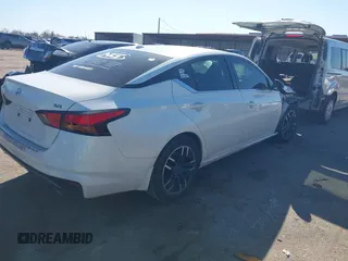 2022 Nissan Altima SR z VIN 1N4BL4CV8NN420653, wystawiony jako IAAI lot #41633021 z przebiegiem 61 284 mil mil oraz . Historia ofert i sprzedaży dostępna na DreamBid. Obrazek 4.
