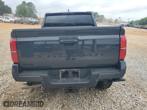 2024 Toyota Tacoma SR5 z VIN 3TYLB5JN0RT056369, wystawiony jako Copart lot #56704105 z przebiegiem 12 025 mil mil oraz Szkoda całkowita • Salvage title. Historia ofert i sprzedaży dostępna na DreamBid. Obrazek 6.