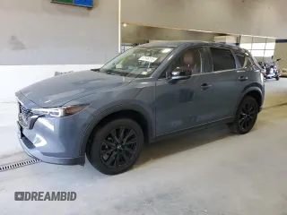 2023 Mazda CX-5 S Carbon Edition z VIN JM3KFBCM9P0179240, wystawiony jako Copart lot #57549115 z przebiegiem 28 696 mil mil oraz Szkody całkowita. Historia ofert i sprzedaży dostępna na DreamBid. Obrazek 1.