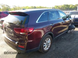 2019 Kia Sorento LX z VIN 5XYPG4A56KG481297, wystawiony jako IAAI lot #41994392 z przebiegiem 147 688 mil mil oraz . Historia ofert i sprzedaży dostępna na DreamBid. Obrazek 4.