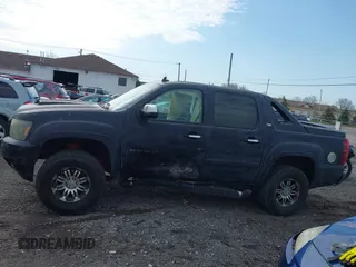 2007 Chevrolet Avalanche LTZ z VIN 3GNFK12357G286474, wystawiony jako IAAI lot #42110263 z przebiegiem 282 901 mil mil oraz . Historia ofert i sprzedaży dostępna na DreamBid. Obrazek 14.