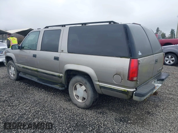 1999 Chevrolet Suburban z VIN 3GNFK16RXXG156463, wystawiony jako IAAI lot #41745169 z przebiegiem 165 541 mil mil oraz . Historia ofert i sprzedaży dostępna na DreamBid. Obrazek 3.