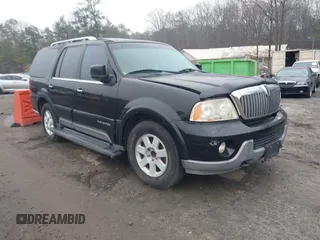 2003 Lincoln Navigator Ultimate with VIN 5LMFU27R03LJ47025, listed as a IAAI auction lot 41530068 with 236,200 mi miles. Bid and sale history available at carsss.com. Image 1.