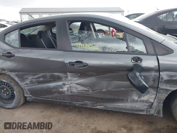 2023 Nissan Versa S z VIN 3N1CN8DV5PL861385, wystawiony jako IAAI lot #41884202 z przebiegiem 21 427 mil mil oraz . Historia ofert i sprzedaży dostępna na DreamBid. Obrazek 13.