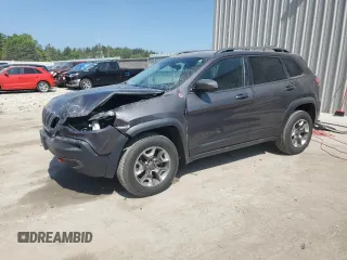 2019 Jeep Cherokee Trailhawk z VIN 1C4PJMBX0KD361639, wystawiony jako Copart lot #60549865 z przebiegiem 95 888 mil mil oraz Szkoda całkowita • Salvage title. Historia ofert i sprzedaży dostępna na DreamBid. Obrazek 1.
