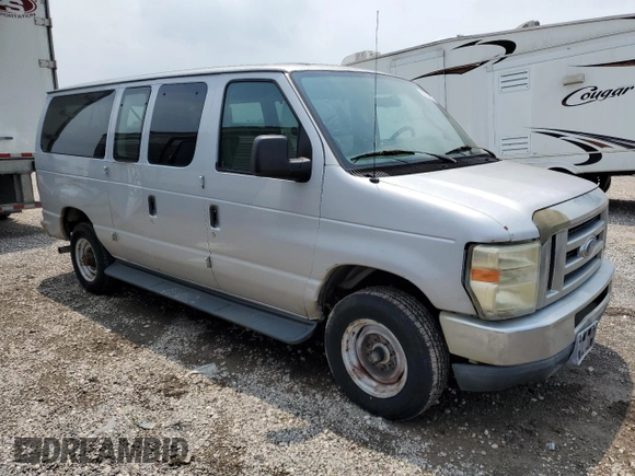 2008 Ford Econoline Passenger XL with VIN 1FBNE31LX8DA80174, listed as a Copart auction lot 51959524 with 109,586 mi miles and Clean Title. Bid and sale history available at carsss.com. Image 4.