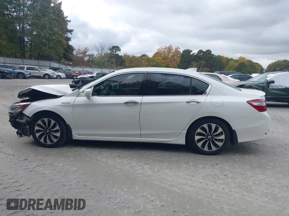 2017 Honda Accord Touring with VIN JHMCR6F73HC004661, listed as a IAAI auction lot 40806581 with 111,692 mi miles and . Bid and sale history available at DreamBid. Image 14.