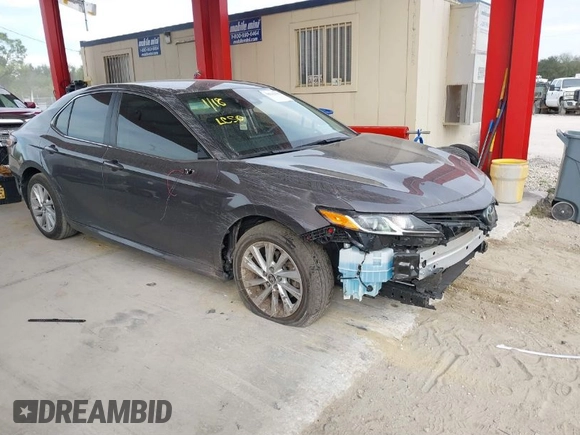 2023 Toyota Camry LE z VIN 4T1C11AK3PU719452, wystawiony jako IAAI lot #38236100 z przebiegiem 34 140 mil mil oraz . Historia ofert i sprzedaży dostępna na DreamBid. Obrazek 1.