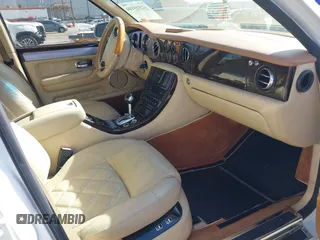 2004 Bentley Arnage с VIN SCBLF34F04CX09871, выставлен на аукционе IAAI как лот 42515104 с пробегом 44 295 миль миль и . История ставок и продаж доступна на DreamBid. Изображение 5.