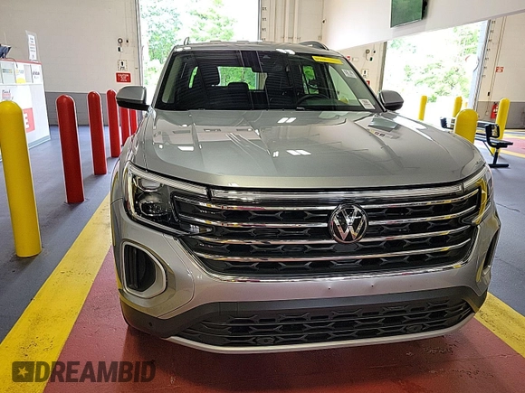 2024 Volkswagen Atlas SE z VIN 1V2HR2CA9RC558223, wystawiony jako IAAI lot #42734557 z przebiegiem 22 426 mil mil oraz . Historia ofert i sprzedaży dostępna na DreamBid. Obrazek 17.
