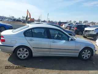 2004 BMW 3 Series 325i with VIN WBAAZ33494KP83238, listed as a IAAI auction lot 41594397 with 1 mi miles. Bid and sale history available at carsss.com. Image 13.