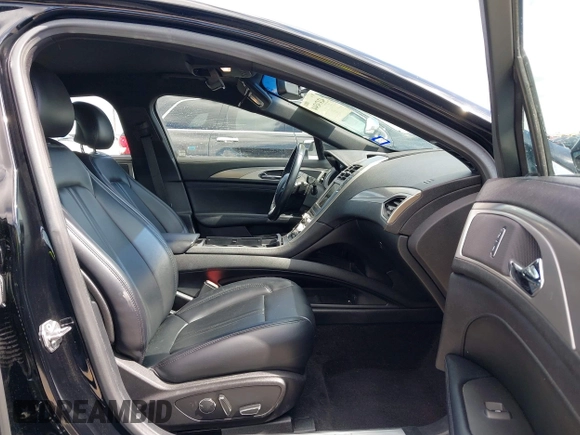 2017 Lincoln MKZ Premiere z VIN 3LN6L5A92HR628287, wystawiony jako IAAI lot #42474344 z przebiegiem 70 010 mil mil oraz . Historia ofert i sprzedaży dostępna na DreamBid. Obrazek 5.