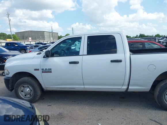 2015 Ram 2500 Tradesman z VIN 3C6TR4CT4FG556775, wystawiony jako IAAI lot #42531595 z przebiegiem 109 195 mil mil oraz . Historia ofert i sprzedaży dostępna na DreamBid. Obrazek 14.