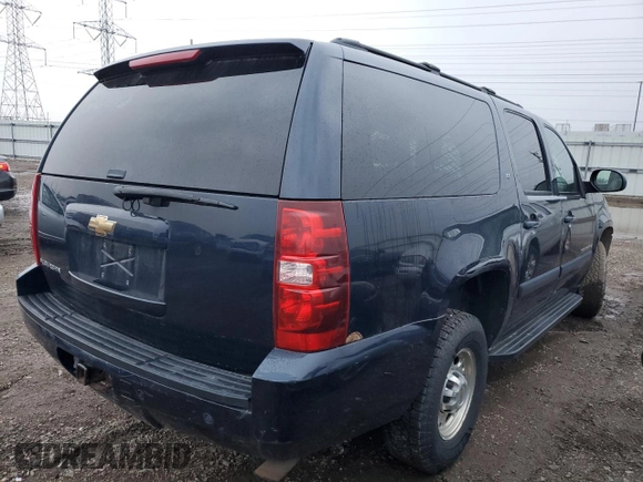 2007 Chevrolet Suburban LT with VIN 3GNGK26K97G302784, listed as a Copart auction lot 79525534 with 297,129 mi miles and Clean Title. Bid and sale history available at DreamBid. Image 3.