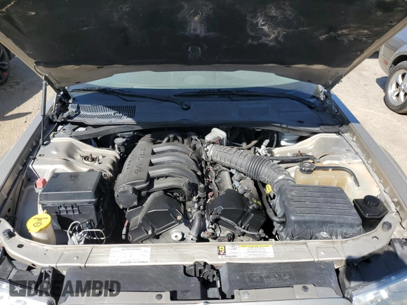 2008 Chrysler 300 LX z VIN 2C3KA43R68H177221, wystawiony jako Copart lot #56541605 z przebiegiem 141 637 mil mil oraz Szkoda całkowita • Salvage title. Historia ofert i sprzedaży dostępna na DreamBid. Obrazek 11.