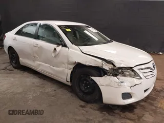 2011 Toyota Camry LE z VIN 4T1BF3EK0BU772878, wystawiony jako IAAI lot #42264913 z przebiegiem 177 820 mil mil oraz . Historia ofert i sprzedaży dostępna na DreamBid. Obrazek 1.