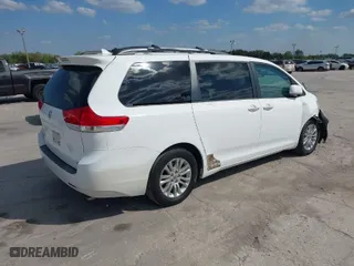 2013 Toyota Sienna XLE AAS with VIN 5TDYK3DC9DS400094, listed as a IAAI auction lot 41796267 with NaN miles. Bid and sale history available at carsss.com. Image 4.