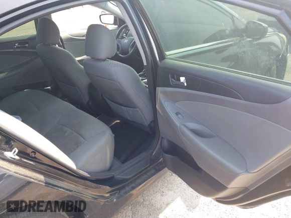 2013 Hyundai Sonata GLS z VIN 5NPEB4AC3DH590686, wystawiony jako IAAI lot #42361510 z przebiegiem 121 719 mil mil oraz . Historia ofert i sprzedaży dostępna na DreamBid. Obrazek 8.