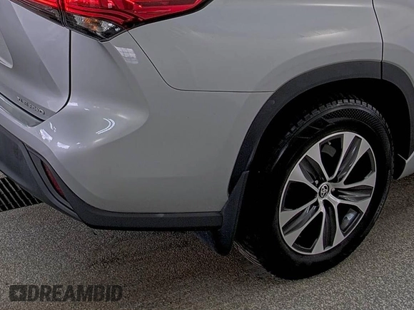 2021 Toyota Highlander XLE with VIN 5TDHZRBH0MS558143, listed as a IAAI auction lot 42859323 with 41,722 mi miles and . Bid and sale history available at DreamBid. Image 6.