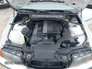 2000 BMW 3 Series 328i with VIN WBAAM5341YFR20178, listed as a IAAI auction lot 41477979 with 151,328 mi miles. Bid and sale history available at carsss.com. Image 10.
