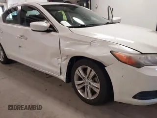2013 Acura ILX with VIN 19VDE1F33DE019044, listed as a IAAI auction lot 41601790 with 271,575 mi miles. Bid and sale history available at carsss.com. Image 6.