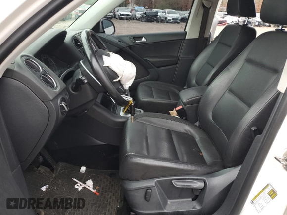 2014 Volkswagen Tiguan SE with VIN WVGAV3AX9EW549330, listed as a Copart auction lot 86750414 with 122,622 mi miles and Clean title. Bid and sale history available at DreamBid. Image 7.