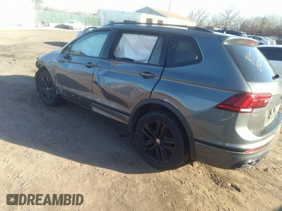 2022 Volkswagen Tiguan S with VIN 3VV0B7AX8NM171048, listed as a IAAI auction lot 38320755 with 999,999 mi miles. Bid and sale history available at carsss.com. Image 3.