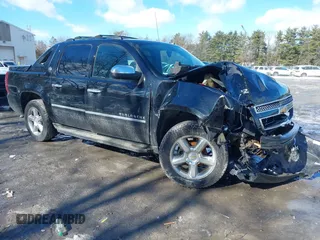 2013 Chevrolet Avalanche LTZ with VIN 3GNTKGE78DG147830, listed as a IAAI auction lot 41599477 with 179,001 mi miles. Bid and sale history available at carsss.com. Image 1.