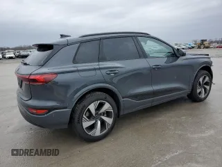 2025 Audi Q6 e-tron Premium Plus z VIN WA124BGF6SA005195, wystawiony jako Copart lot #42492975 z przebiegiem Nie podano mil oraz Szkody całkowita. Historia ofert i sprzedaży dostępna na DreamBid. Obrazek 3.