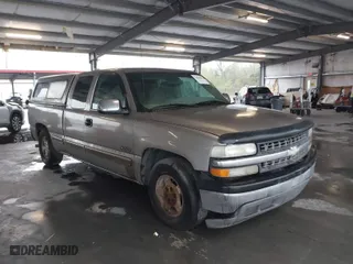 2001 Chevrolet Silverado 1500 LS with VIN 2GCEC19V811229792, listed as a IAAI auction lot 41844893 with 284,568 mi miles. Bid and sale history available at carsss.com. Image 1.