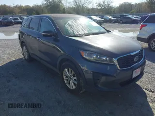 2019 Kia Sorento LX z VIN 5XYPG4A58KG471046, wystawiony jako IAAI lot #41846151 z przebiegiem 98 485 mil mil oraz . Historia ofert i sprzedaży dostępna na DreamBid. Obrazek 1.