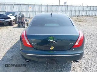 2014 Jaguar XJ Portfolio z VIN SAJWA2GZ4E8V60315, wystawiony jako IAAI lot #42293880 z przebiegiem 97 712 mil mil oraz . Historia ofert i sprzedaży dostępna na DreamBid. Obrazek 16.