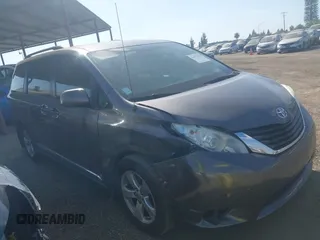 2014 Toyota Sienna LE AAS with VIN 5TDKK3DC0ES498732, listed as a IAAI auction lot 42077044 with 189,745 mi miles. Bid and sale history available at carsss.com. Image 1.