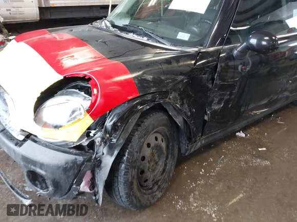 2011 MINI Clubman z VIN WMWZF3C50BT188693, wystawiony jako IAAI lot #41594216 z przebiegiem 156 768 mil mil oraz . Historia ofert i sprzedaży dostępna na DreamBid. Obrazek 6.