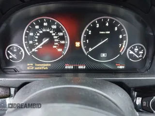 2015 BMW X5 xDrive35i z VIN 5UXKR0C59F0K65982, wystawiony jako IAAI lot #41827942 z przebiegiem 81 019 mil mil oraz . Historia ofert i sprzedaży dostępna na DreamBid. Obrazek 7.