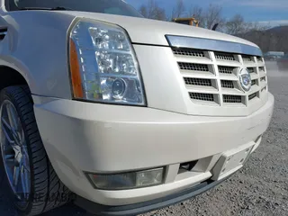 2009 Cadillac Escalade z VIN 1GYFK53219R121847, wystawiony jako IAAI lot #41818934 z przebiegiem 132 293 mil mil oraz . Historia ofert i sprzedaży dostępna na DreamBid. Obrazek 20.