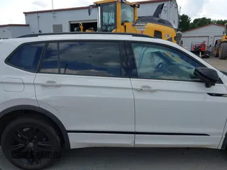 2022 Volkswagen Tiguan SE R-Line Black z VIN 3VVCB7AX3NM009759, wystawiony jako IAAI lot #39075158 z przebiegiem 51 572 mil mil oraz . Historia ofert i sprzedaży dostępna na DreamBid. Obrazek 13.