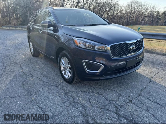 2016 Kia Sorento LX with VIN 5XYPGDA5XGG142632, listed as a IAAI auction lot 42143508 with 146,966 mi miles. Bid and sale history available at carsss.com. Image 1.