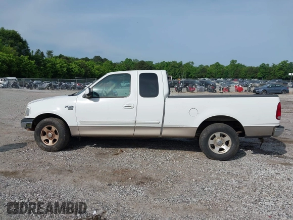 2001 Ford F-150 XL z VIN 1FTRX17WX1NA20036, wystawiony jako IAAI lot #42231600 z przebiegiem 181 549 mil mil oraz . Historia ofert i sprzedaży dostępna na DreamBid. Obrazek 14.