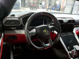 2021 Lamborghini Urus z VIN ZPBUA1ZL1MLA15024, wystawiony jako Copart lot #48737594 z przebiegiem 13 617 mil mil oraz Tytuł czysty. Historia ofert i sprzedaży dostępna na DreamBid. Obrazek 5.