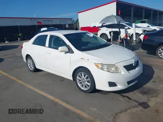 2009 Toyota Corolla z VIN JTDBL40E799023206, wystawiony jako IAAI lot #42513839 z przebiegiem 211 062 mil mil oraz . Historia ofert i sprzedaży dostępna na DreamBid. Obrazek 1.