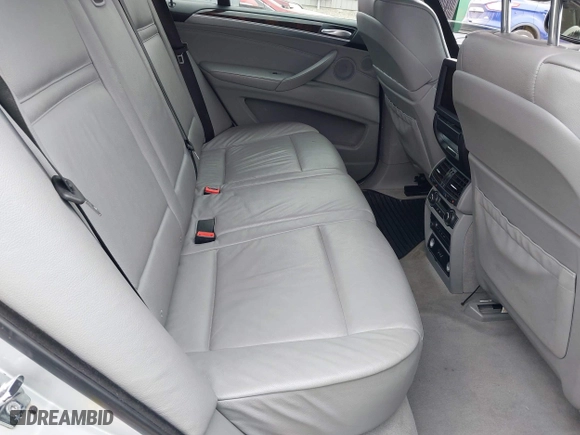 2007 BMW X5 3.0si with VIN 5UXFE435X7L012495, listed as a IAAI auction lot 42009267 with 132,355 mi miles. Bid and sale history available at carsss.com. Image 8.