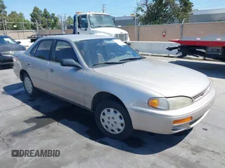 1996 Toyota Camry DX z VIN JT2BG12K3T0381929, wystawiony jako IAAI lot #42336120 z przebiegiem 198 942 mil mil oraz . Historia ofert i sprzedaży dostępna na DreamBid. Obrazek 1.