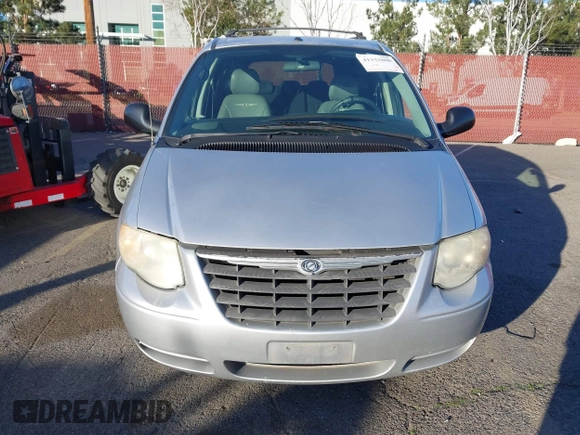 2007 Chrysler Town & Country LWB LX with VIN 2A4GP44R87R352599, listed as a IAAI auction lot 41333800 with 222,417 mi miles. Bid and sale history available at carsss.com. Image 12.