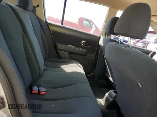 2011 Nissan Versa S z VIN 3N1BC1CP5BL516779, wystawiony jako Copart lot #52226775 z przebiegiem 176 384 mil mil oraz Tytuł czysty. Historia ofert i sprzedaży dostępna na DreamBid. Obrazek 10.